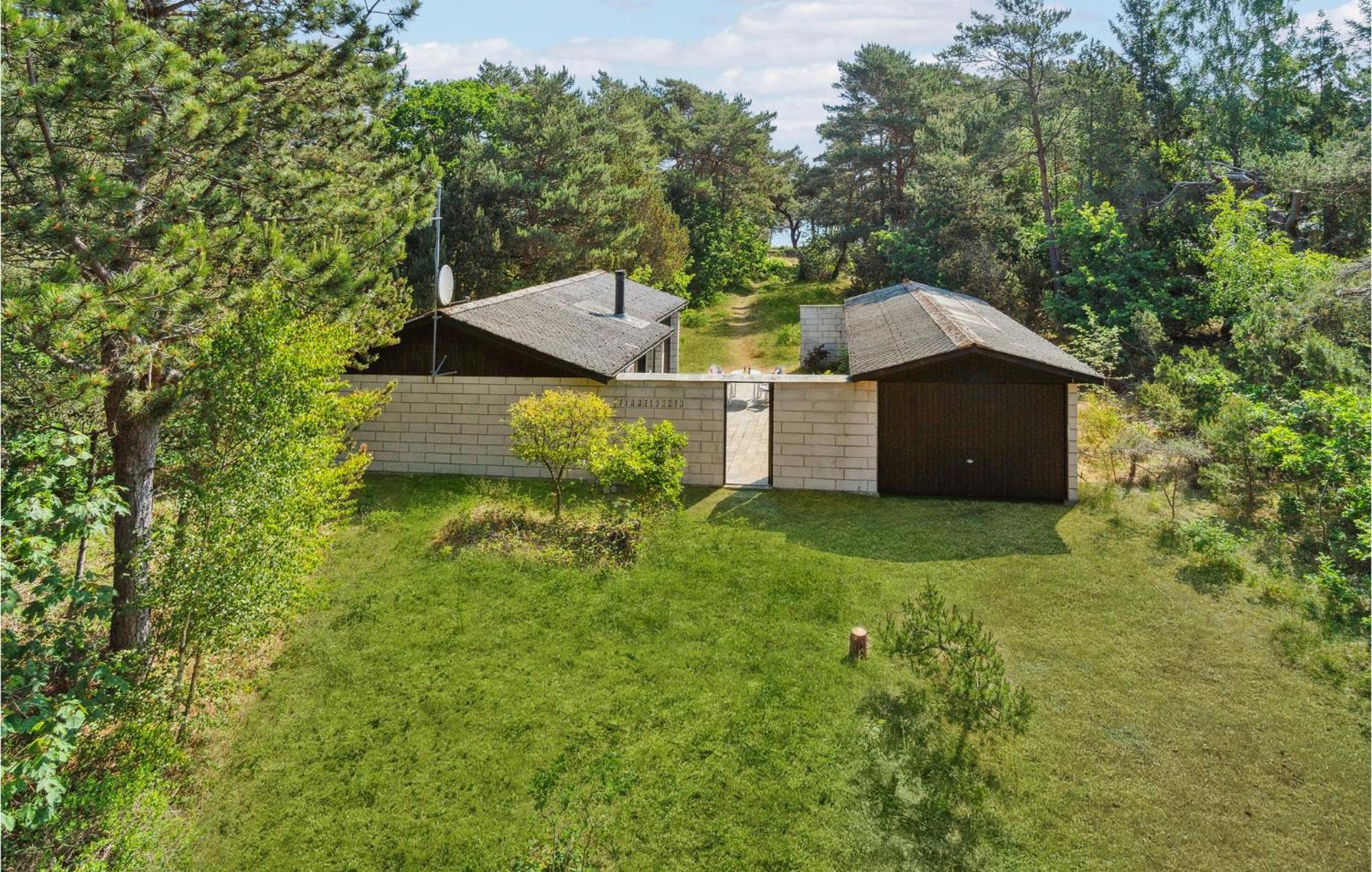 3 Bedroom Awesome Home In Neksø Exterior foto