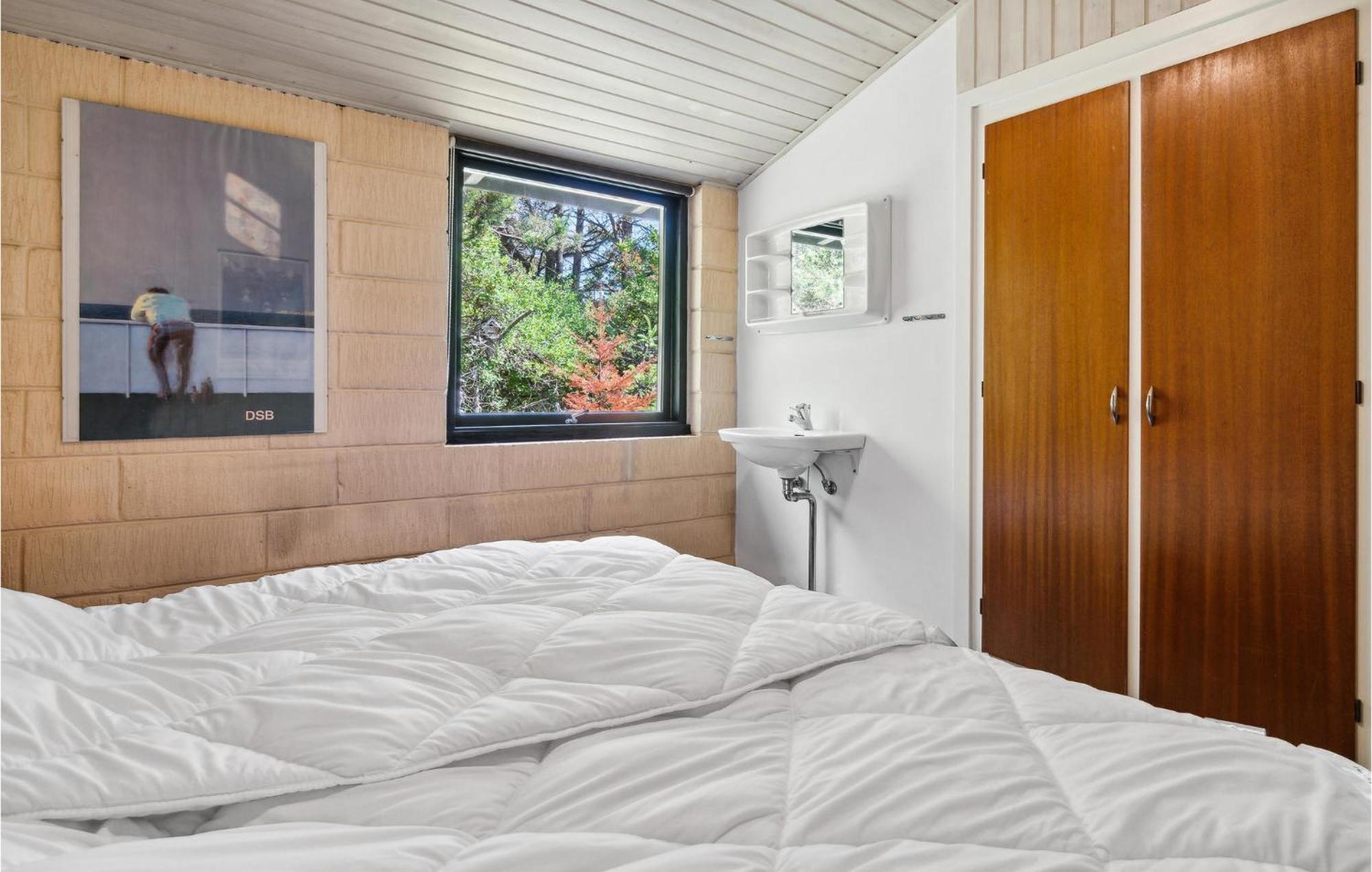 3 Bedroom Awesome Home In Neksø Exterior foto